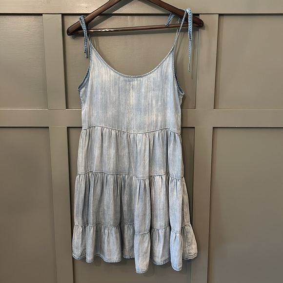 Rails Freya Dress Chambray Tiered Ruffle Spaghetti Strap Tencel Size Medium - Picture 3 of 10
